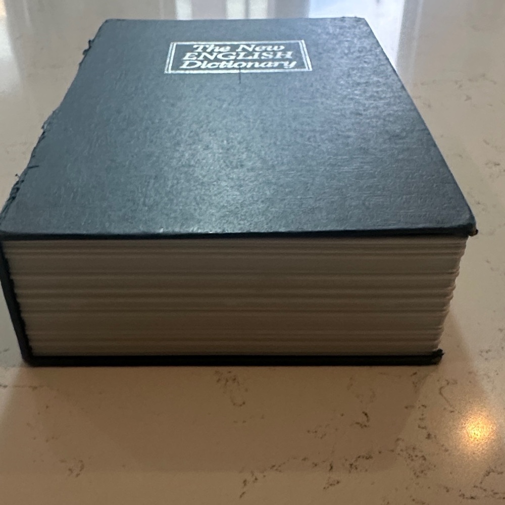 Secret Book Safe with Key Lock - Picture 6 of 7